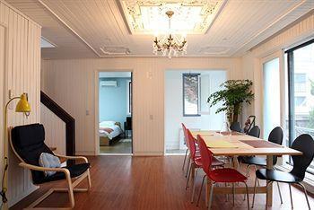 Rumah tetamu 24 Gangnam Center